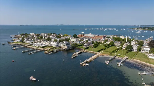 $5,800,000 | 11 Main Street, Stonington, CT 06378