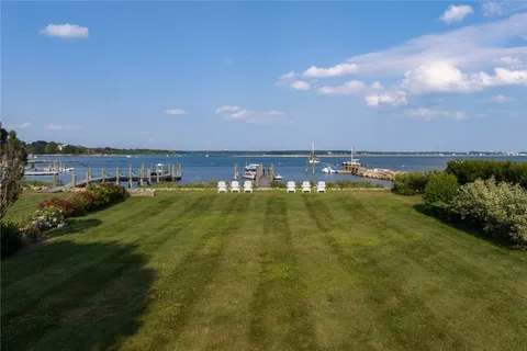$5,800,000 | 11 Main Street, Stonington, CT 06378