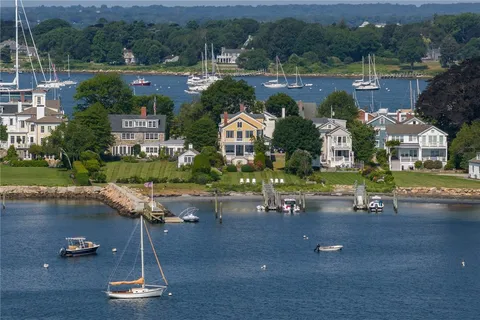 $5,800,000 | 11 Main Street, Stonington, CT 06378