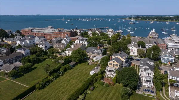 $5,800,000 | 11 Main Street, Stonington, CT 06378