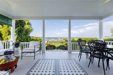 $5,800,000 | 11 Main Street, Stonington, CT 06378