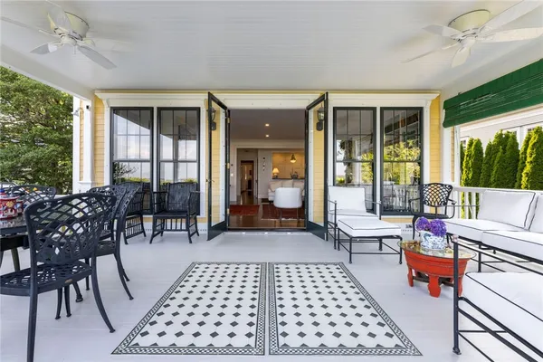 $5,800,000 | 11 Main Street, Stonington, CT 06378