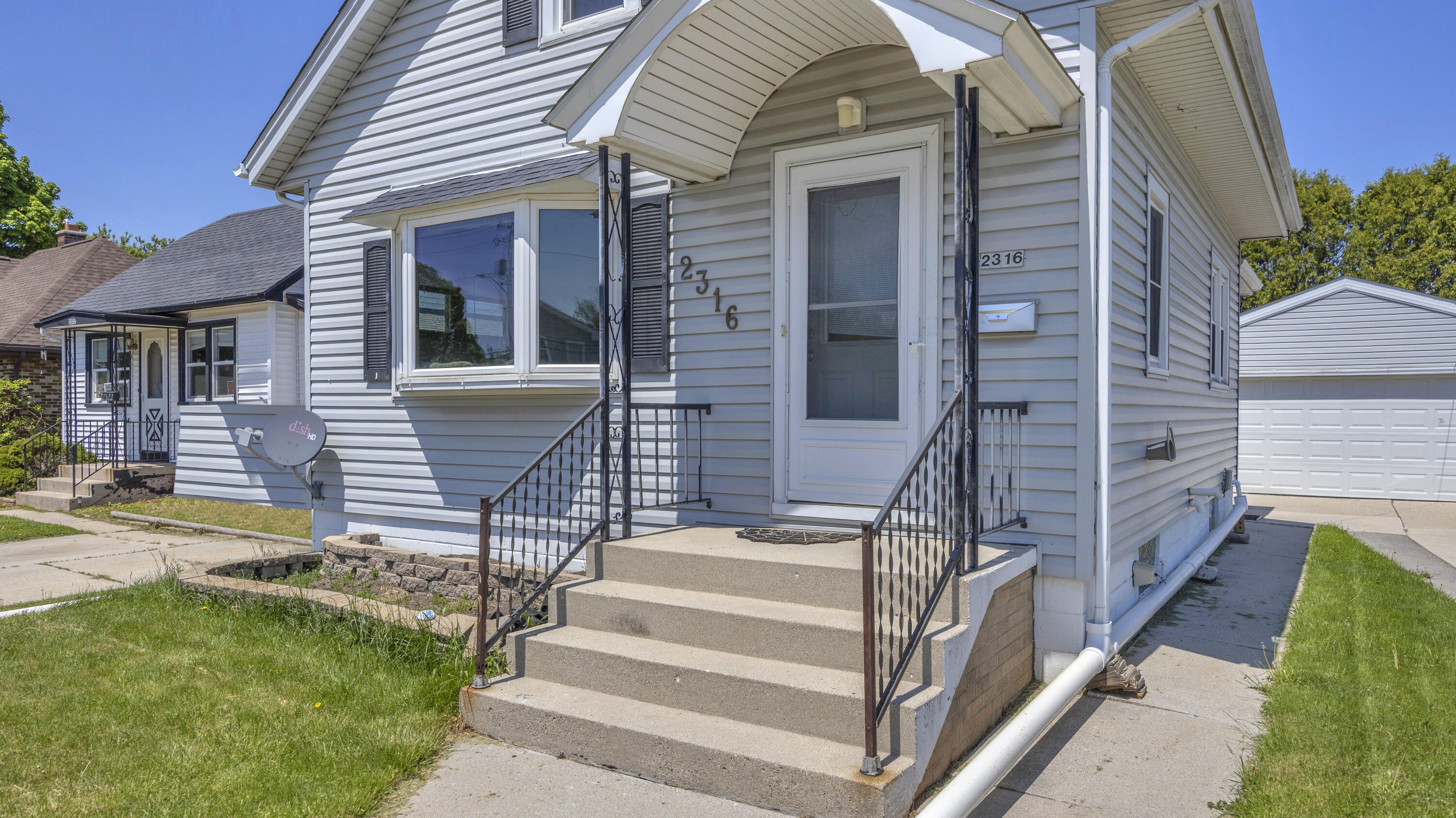 2316 Main Avenue Sheboygan, WI 53083 - Photo 2 of 20 Front Entry
