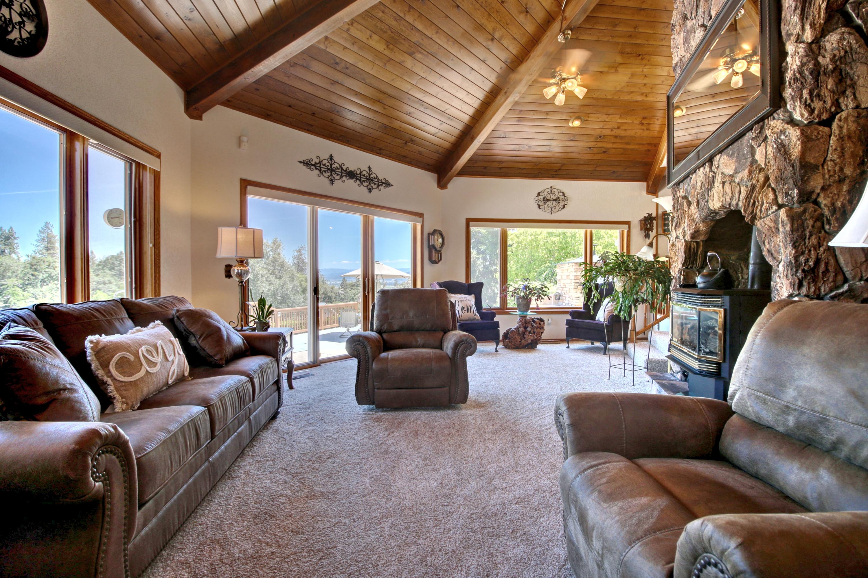 1930 Old Military Road Central Point, OR 97502 - Photo 23 of 63 Cozy gas fireplace