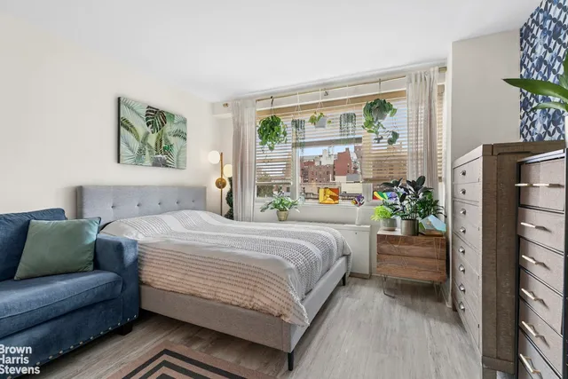 $450,000 | 40 Clinton Street, Unit 8B | Brooklyn Heights