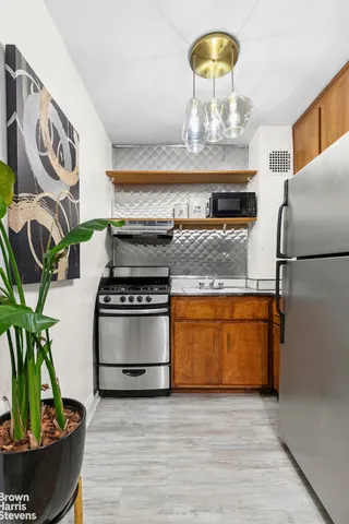 $450,000 | 40 Clinton Street, Unit 8B | Brooklyn Heights