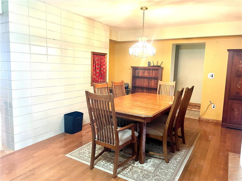 472 West Sunbury Road Butler, PA 16001 - Photo 18 of 39 a view of a dining room with furniture