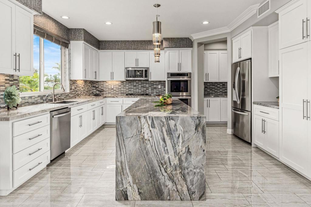 3727 Vista Rim Place Vista, CA 92084 - Photo 11 of 47 Kitchen