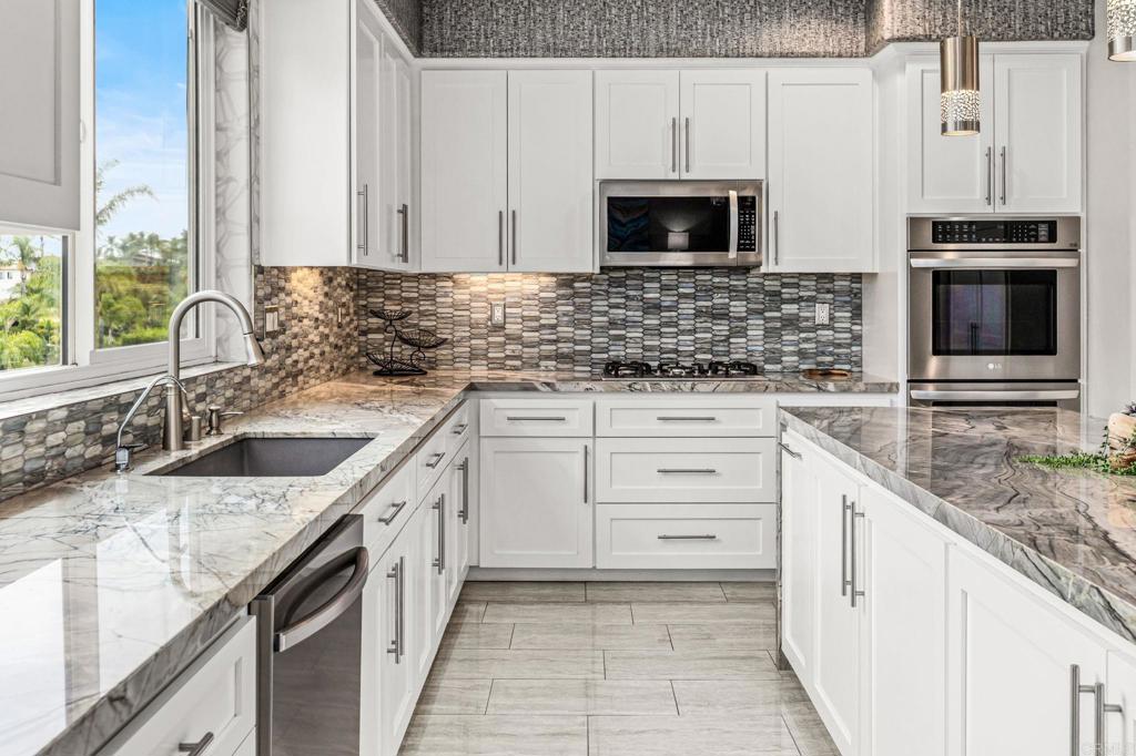 3727 Vista Rim Place Vista, CA 92084 - Photo 13 of 47 Kitchen