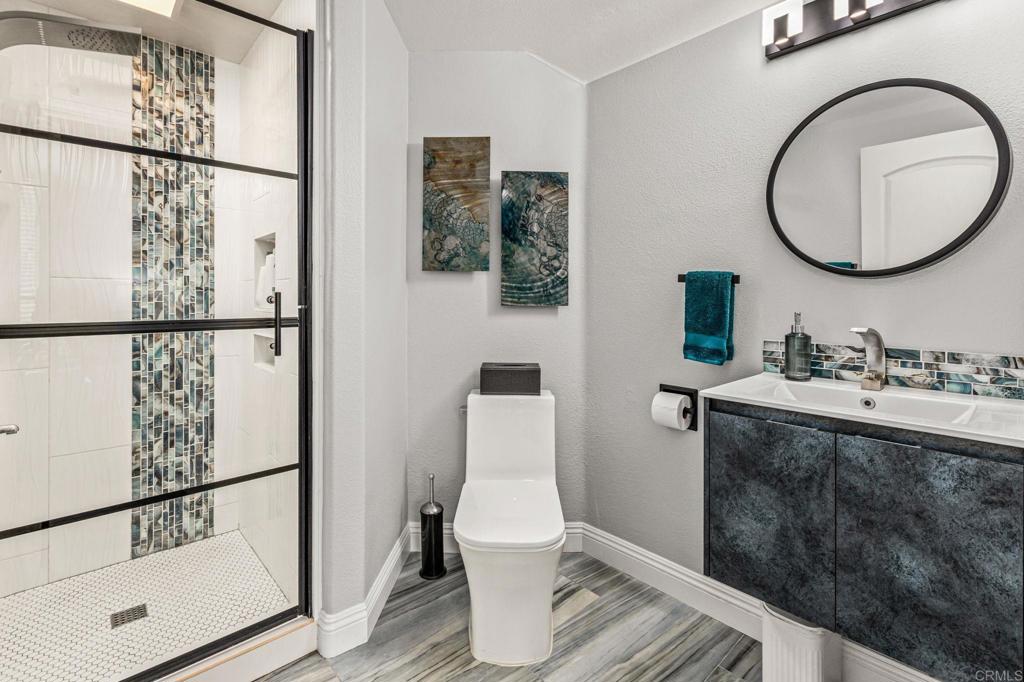 3727 Vista Rim Place Vista, CA 92084 - Photo 20 of 47 Downstairs En-Suite Bath
