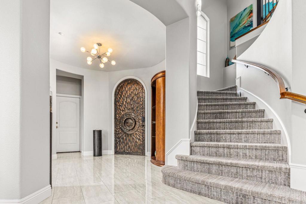 3727 Vista Rim Place Vista, CA 92084 - Photo 21 of 47 Entry
