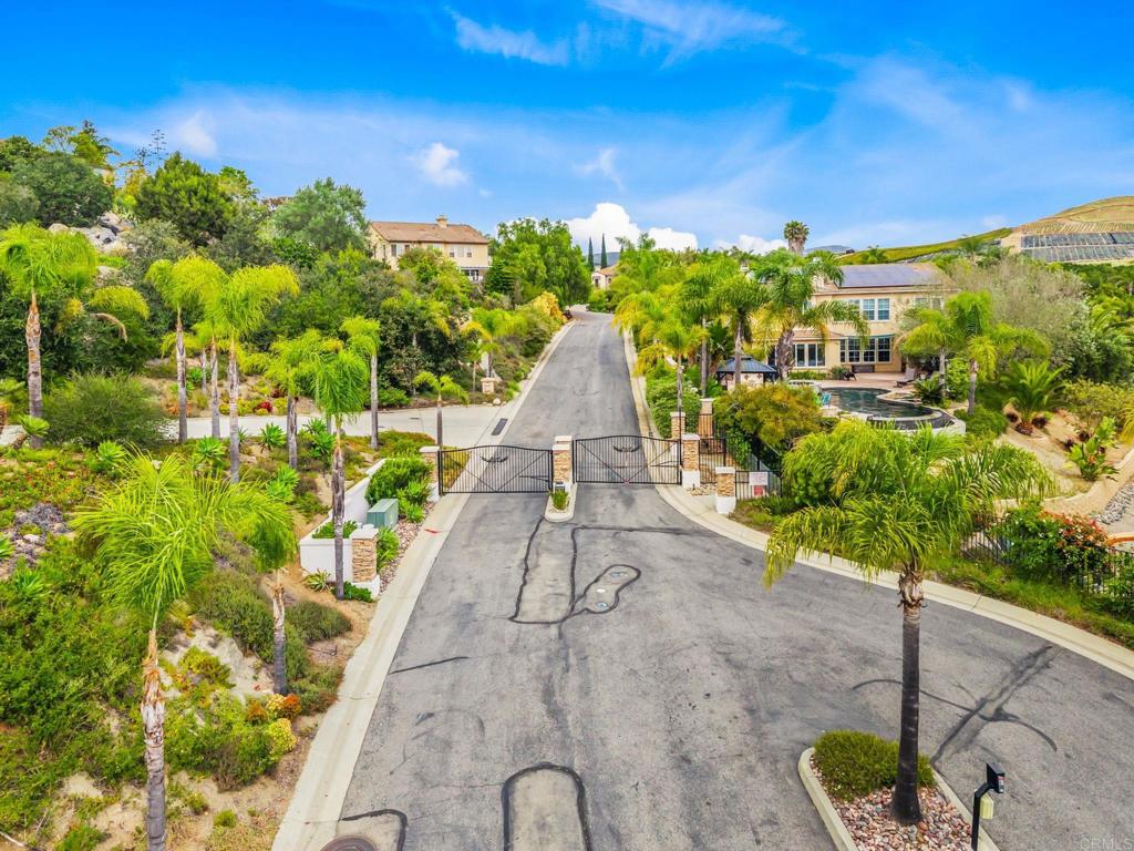 3727 Vista Rim Place Vista, CA 92084 - Photo 5 of 47 Gated Community