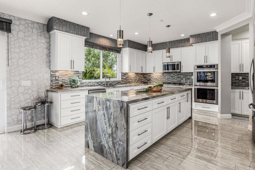 3727 Vista Rim Place Vista, CA 92084 - Photo 10 of 47 Kitchen