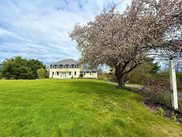 $670,000 | 15 Birch Hill Road, West Brookfield, MA 01585