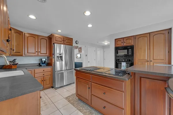 $670,000 | 15 Birch Hill Road, West Brookfield, MA 01585