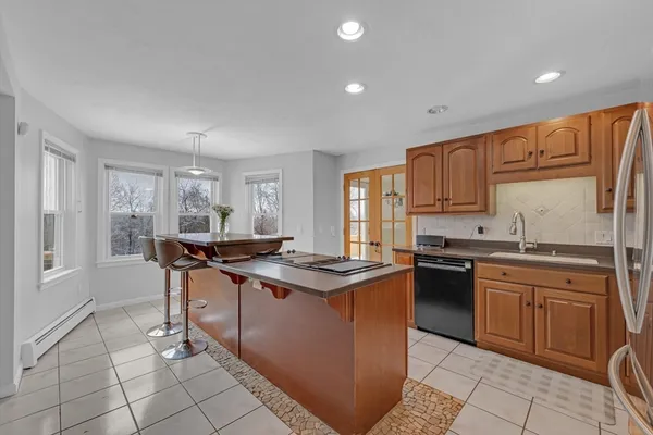 $670,000 | 15 Birch Hill Road, West Brookfield, MA 01585