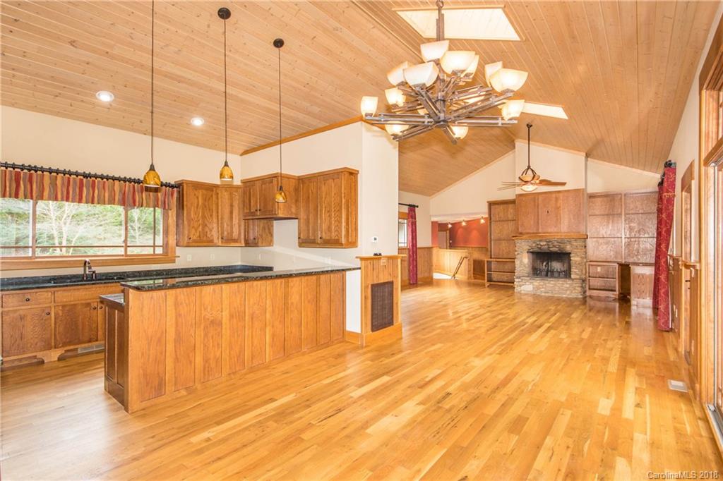 296 Timberlane Road Waynesville, NC 28786 - Photo 12 of 33 Gallery Image 12