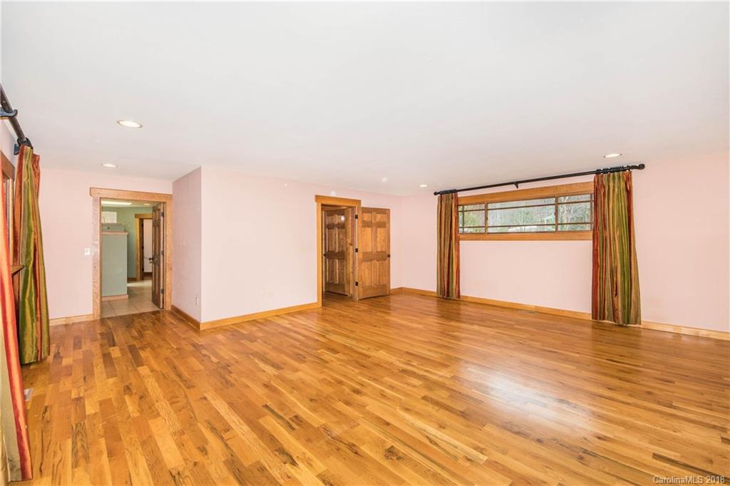 296 Timberlane Road Waynesville, NC 28786 - Photo 18 of 33 Gallery Image 18