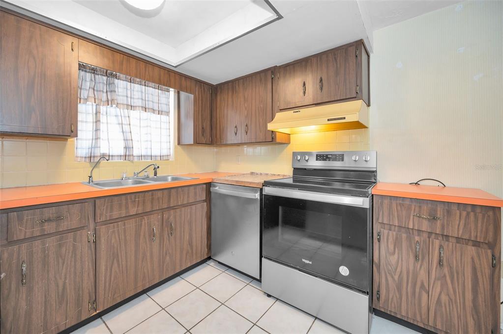 6136 11th Avenue New Port Richey, FL 34653 - Photo 11 of 39 Gallery Image 11