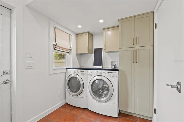 $1,189,000 | 241 72nd Street North, St. Petersburg, FL 33710