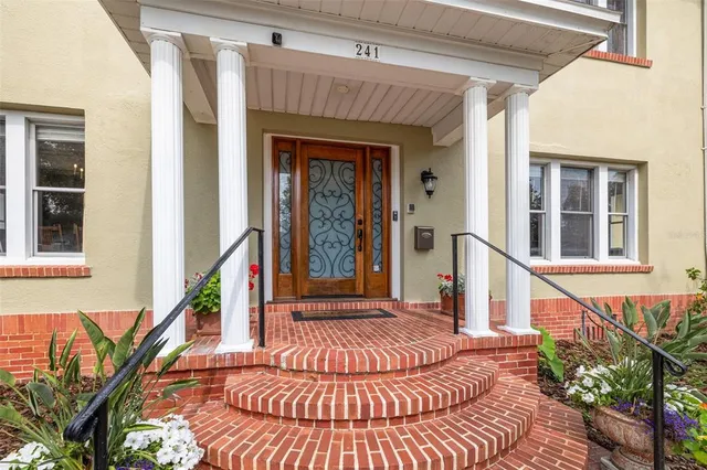 $1,189,000 | 241 72nd Street North, St. Petersburg, FL 33710