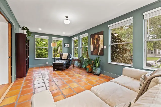 $1,189,000 | 241 72nd Street North, St. Petersburg, FL 33710