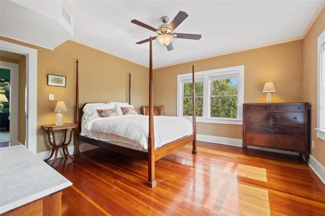 $1,189,000 | 241 72nd Street North, St. Petersburg, FL 33710