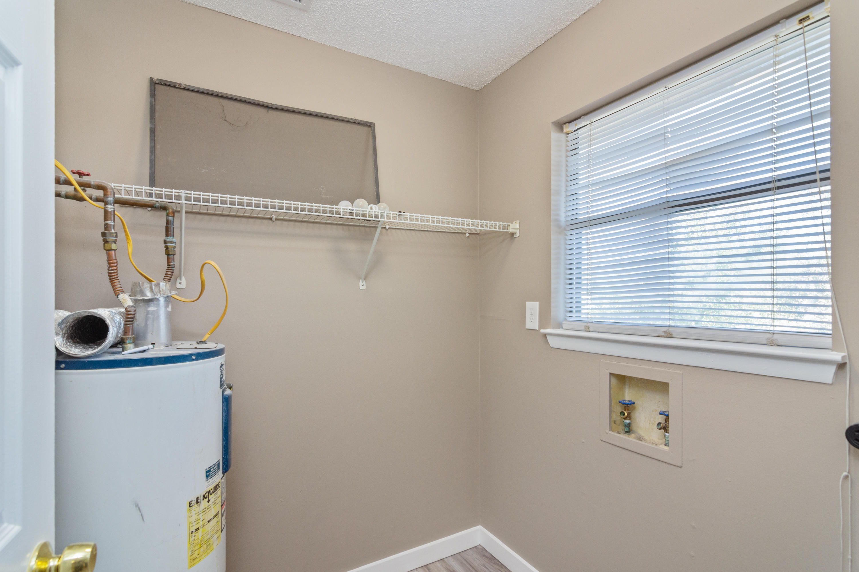 98 Josie Road Mary Esther, FL 32569 - Photo 24 of 32 Josie Rd Apartments-06