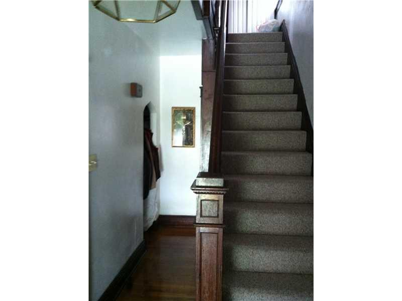 107 Rustic Avenue Pittsburgh, PA 15210 - Photo 4 of 12 Entry/Foyer.