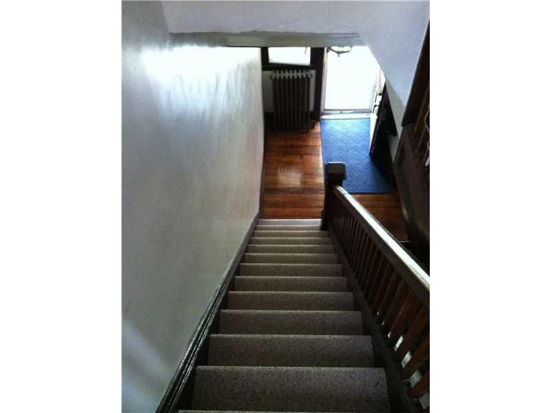 107 Rustic Avenue Pittsburgh, PA 15210 - Photo 5 of 12 Entry/Foyer.