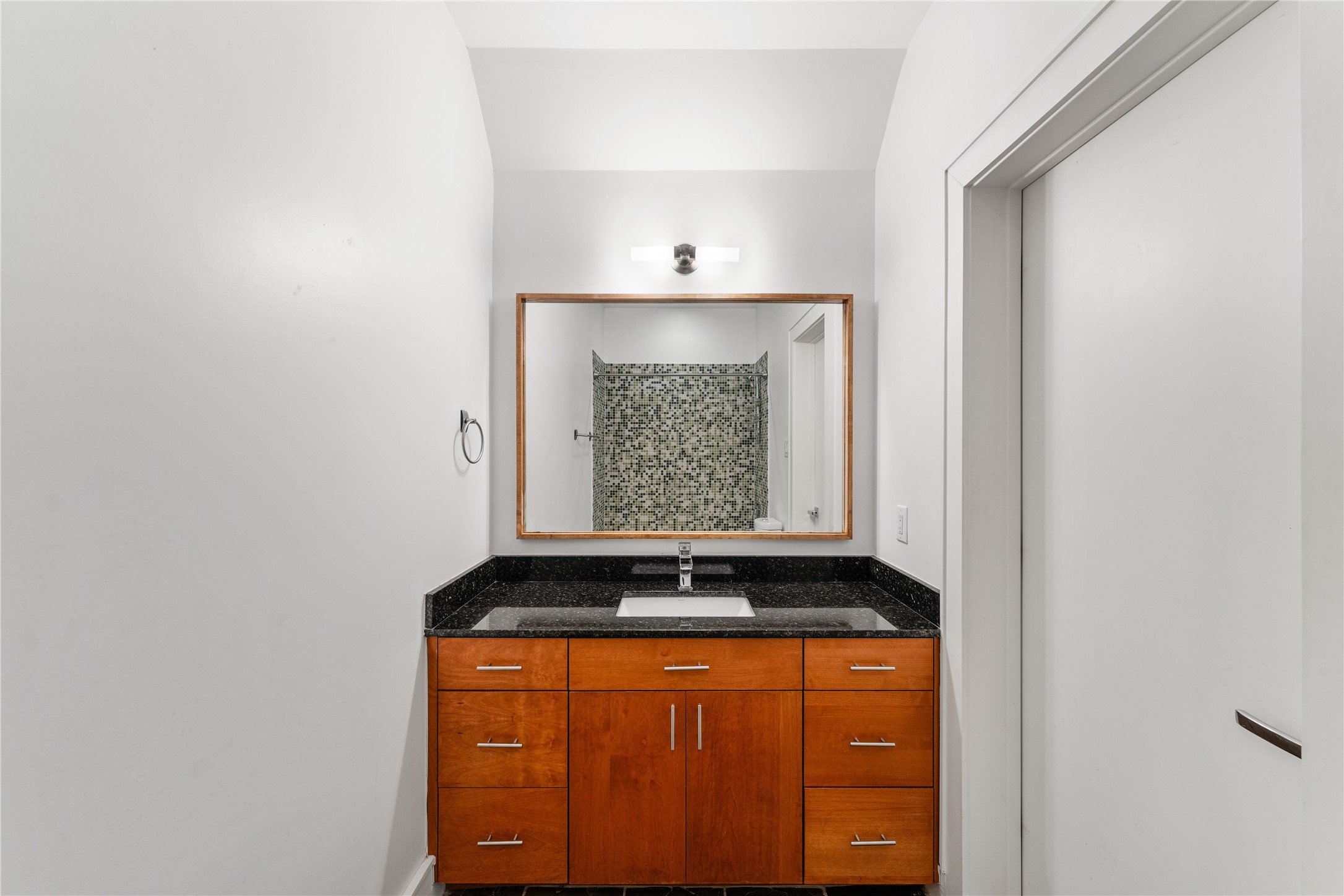 6112 Tyne Street, Unit B Houston, TX 77007 - Photo 14 of 33 a view of room with cabinets and a window