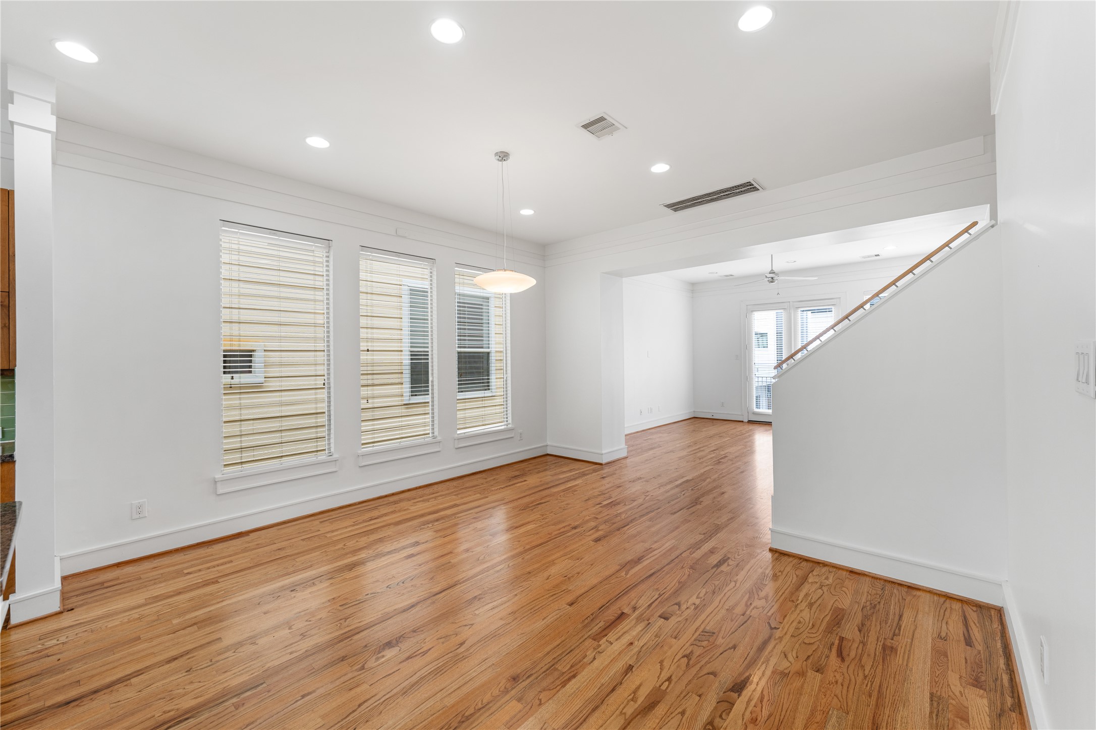 6112 Tyne Street, Unit B Houston, TX 77007 - Photo 17 of 33 a view of livingroom with hardwood