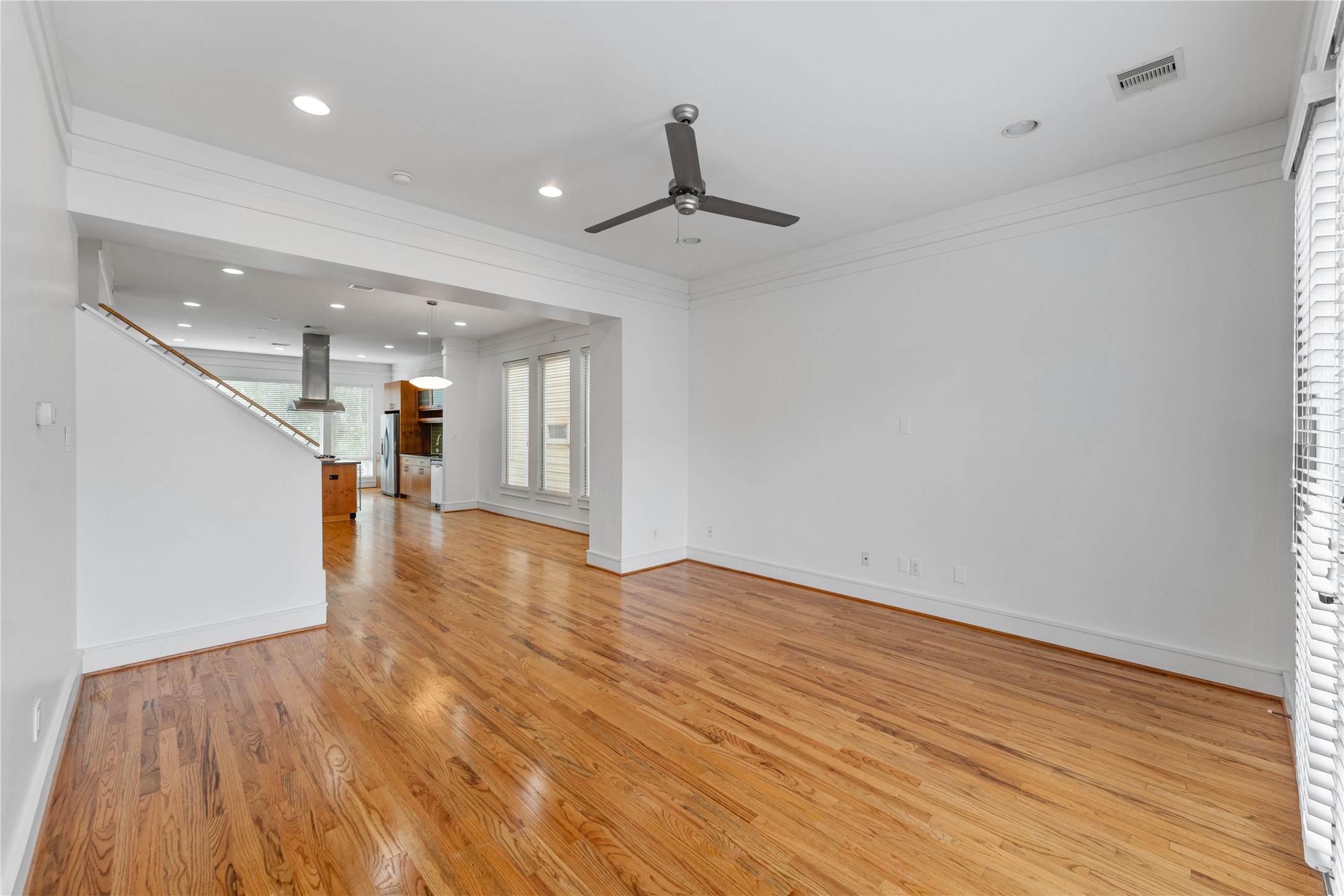 6112 Tyne Street, Unit B Houston, TX 77007 - Photo 20 of 33 a view of a hallway with wooden floor