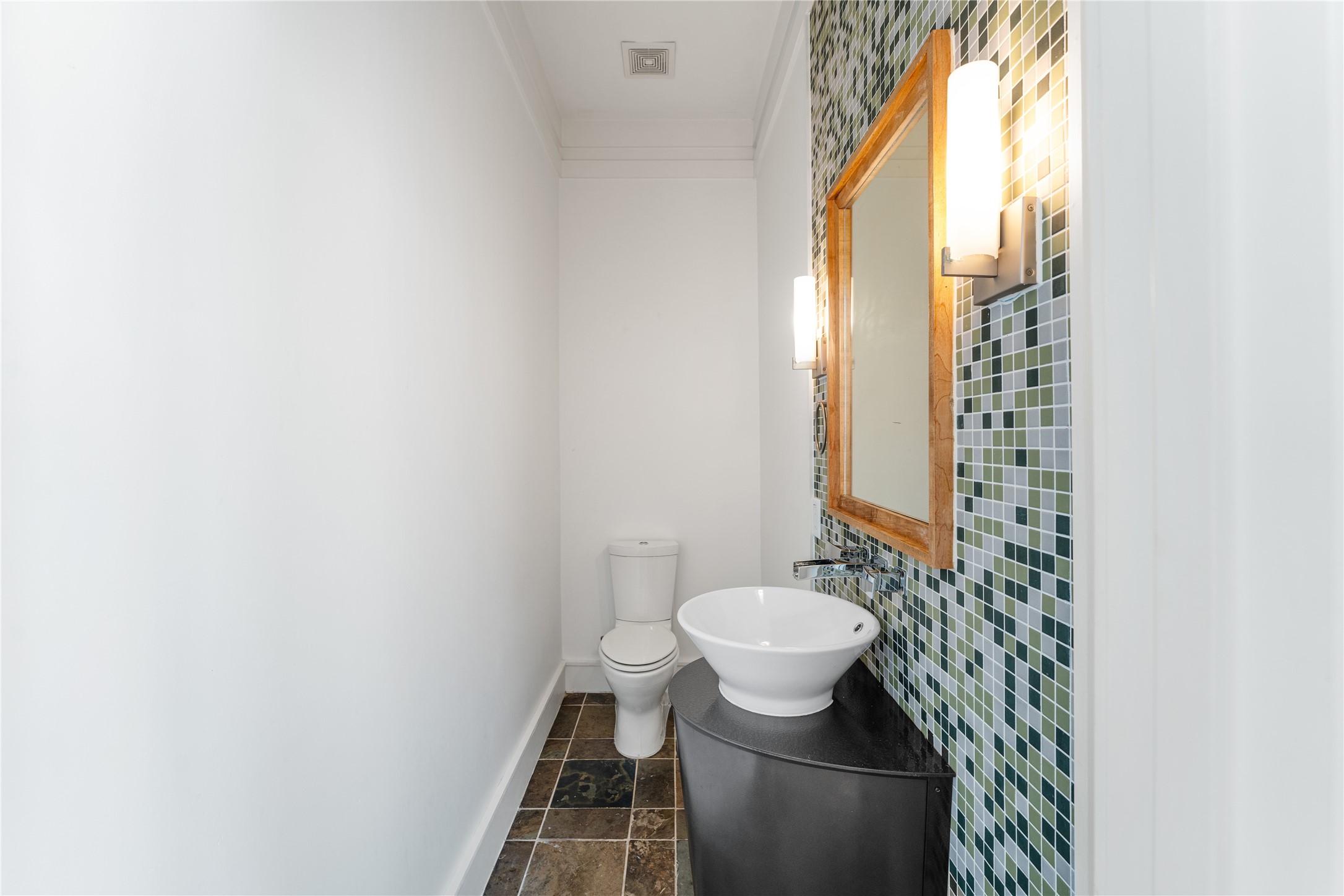 6112 Tyne Street, Unit B Houston, TX 77007 - Photo 21 of 33 a bathroom with a sink and a mirror