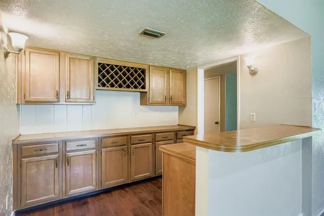 $2,850 | 11026 McCree Road, Dallas, TX 75238