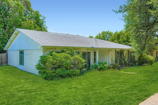 $2,850 | 11026 McCree Road, Dallas, TX 75238