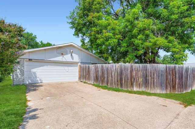 $2,850 | 11026 McCree Road, Dallas, TX 75238