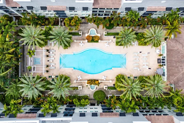 a black and white photo