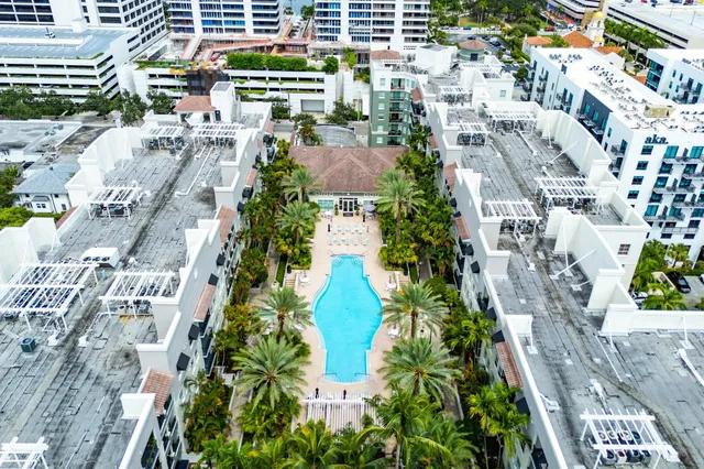 a black and white photo