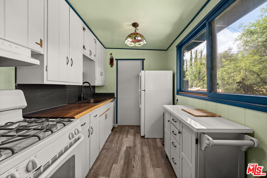 9738 Commerce Avenue Tujunga, CA 91042 - Photo 4 of 17 a kitchen with a stove and a refrigerator