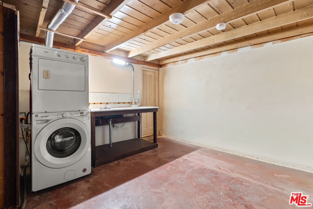 9738 Commerce Avenue Tujunga, CA 91042 - Photo 9 of 17 a utility room with dryer and washer