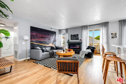 $649,000 | 1310 North Detroit Street, Unit 206, Los Angeles, CA 90046