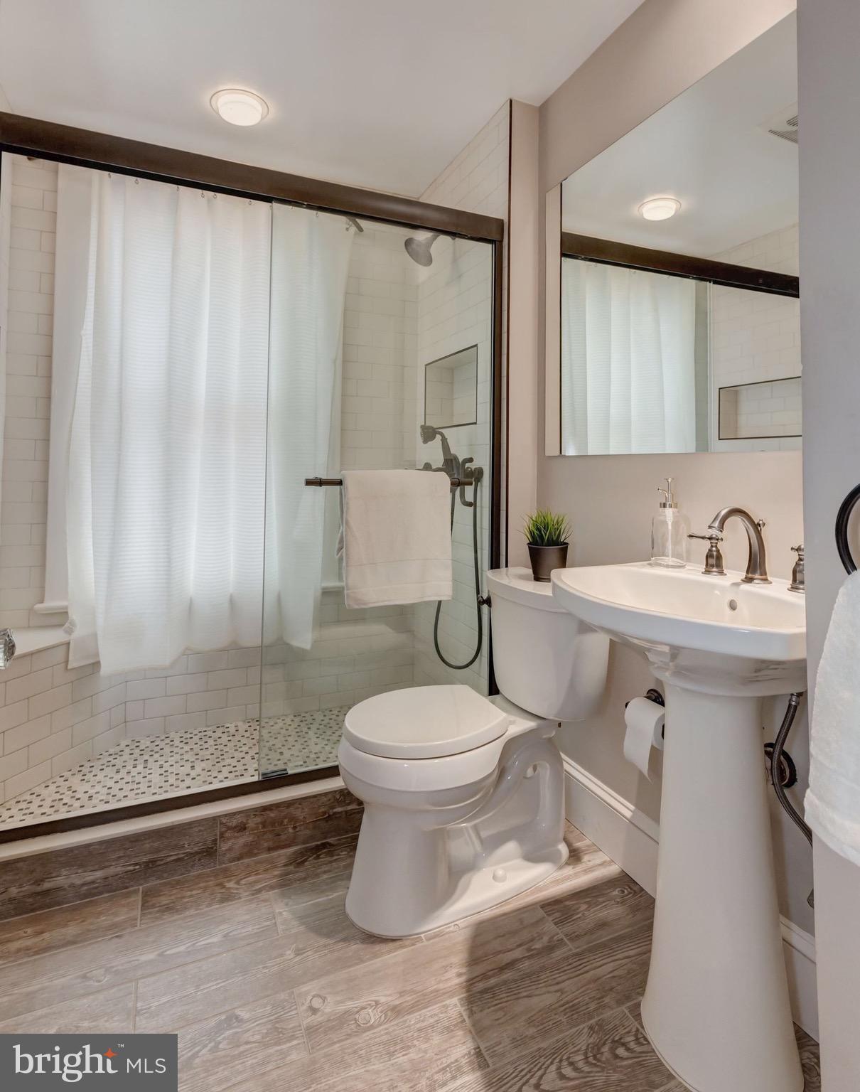 10425 Glen Road Potomac, MD 20854 - Photo 16 of 30 Hall Bath