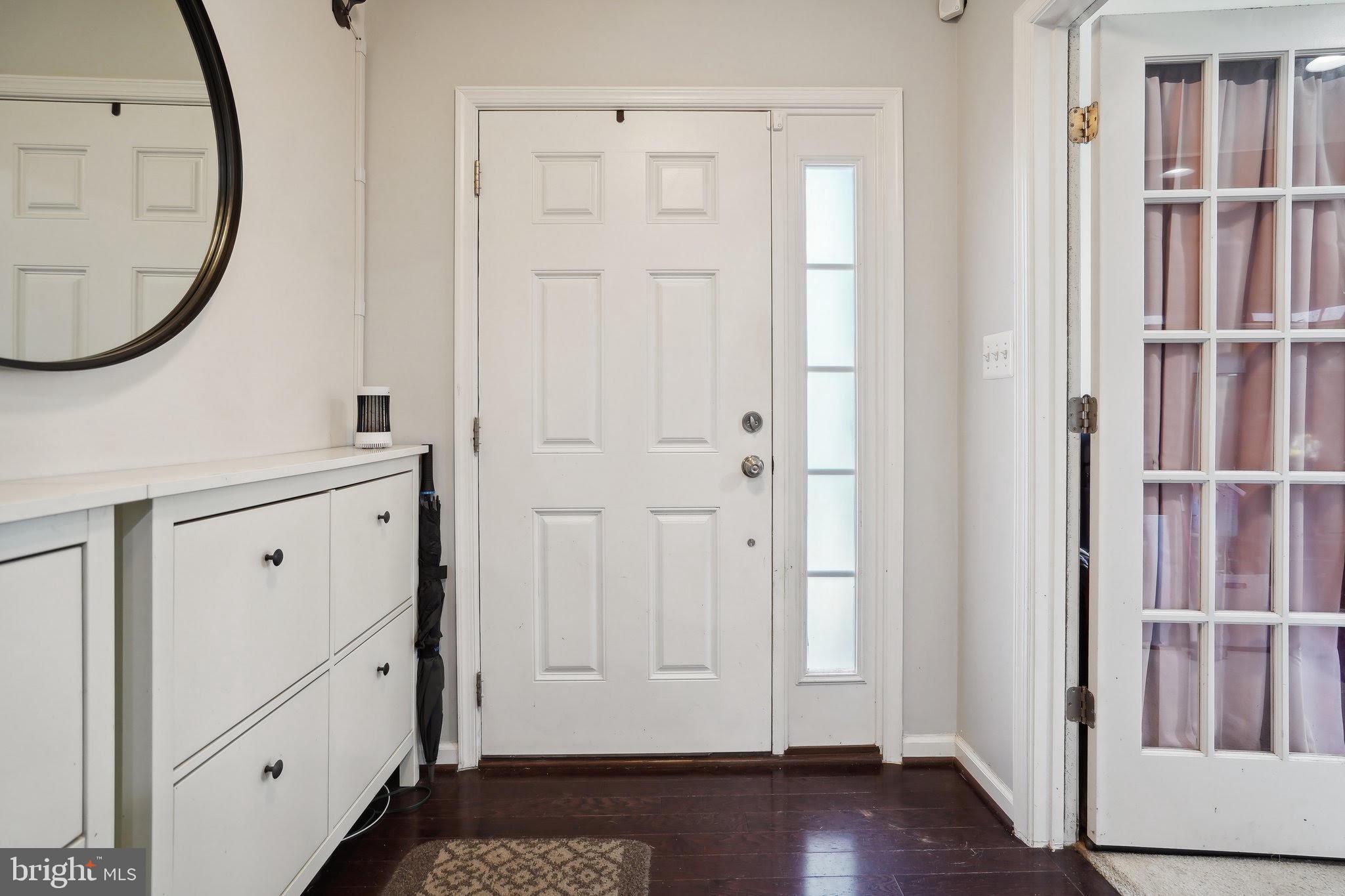 8944 Dahlgren Ridge Road Manassas, VA 20111 - Photo 4 of 40