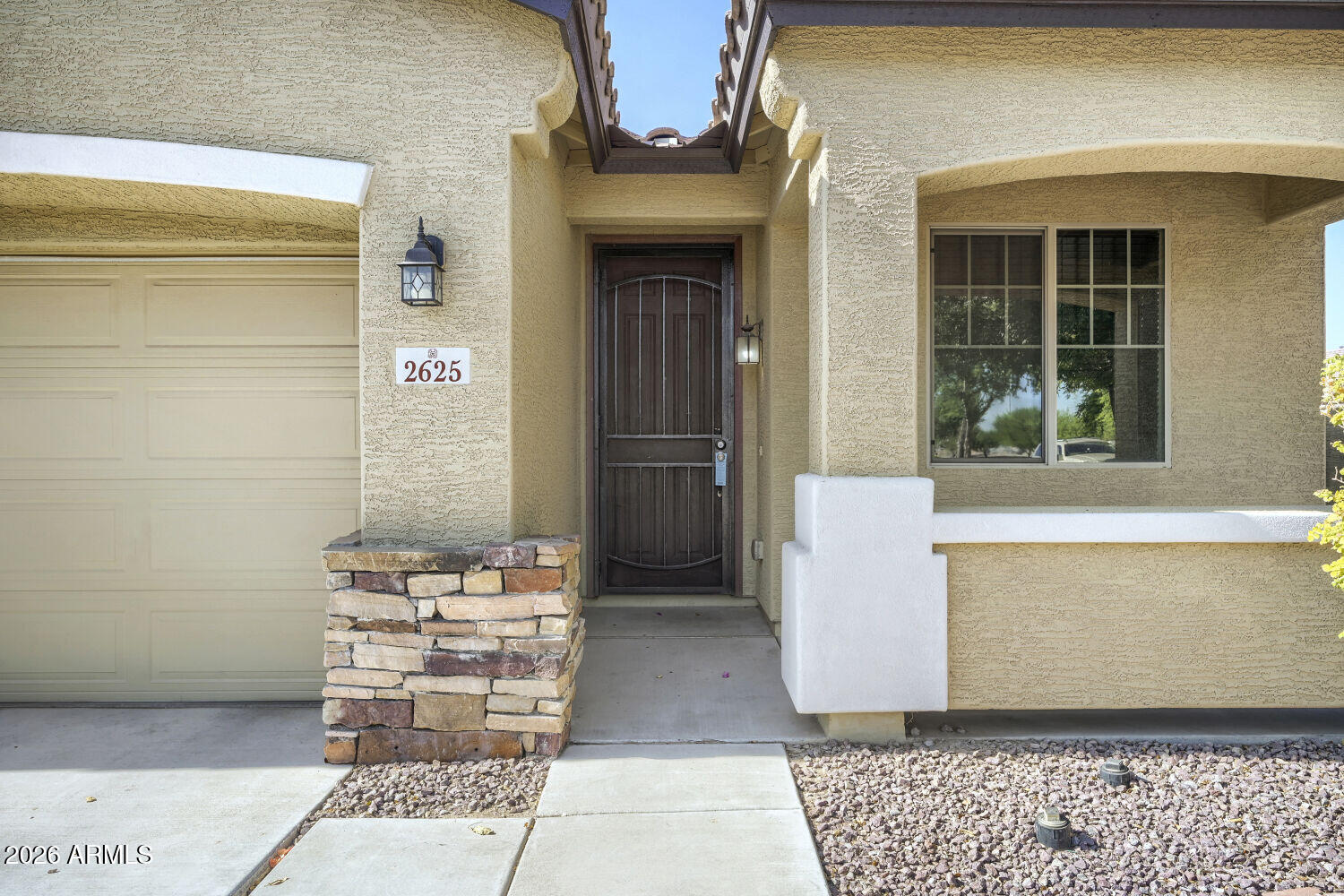 2625 West Beverly Road Phoenix, AZ 85041 - Photo 5 of 29 2625 W Beverly Rd - Web Quality - 005 -