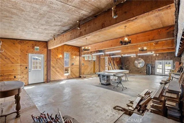 a view of a livingroom with furniture and a ceiling fan