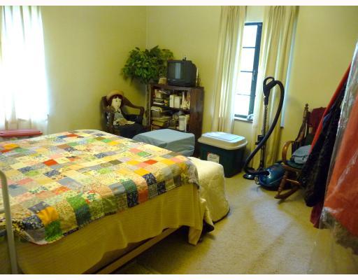 627 Moon Clinton Road Coraopolis, PA 15108 - Photo 6 of 7 Master Bedroom.