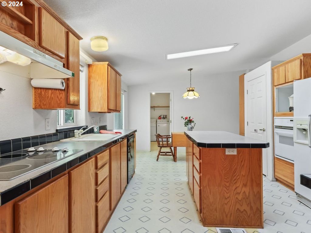 17290 South Burk Road Beavercreek, OR 97004 - Photo 11 of 45 Kitchen