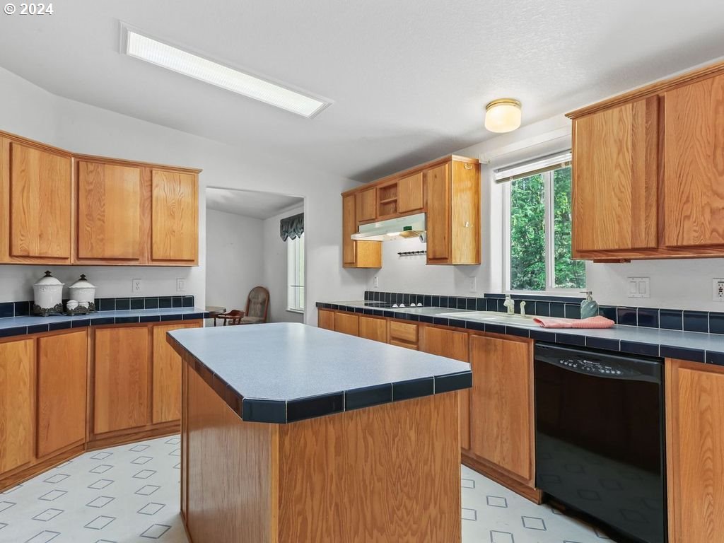 17290 South Burk Road Beavercreek, OR 97004 - Photo 13 of 45 Kitchen