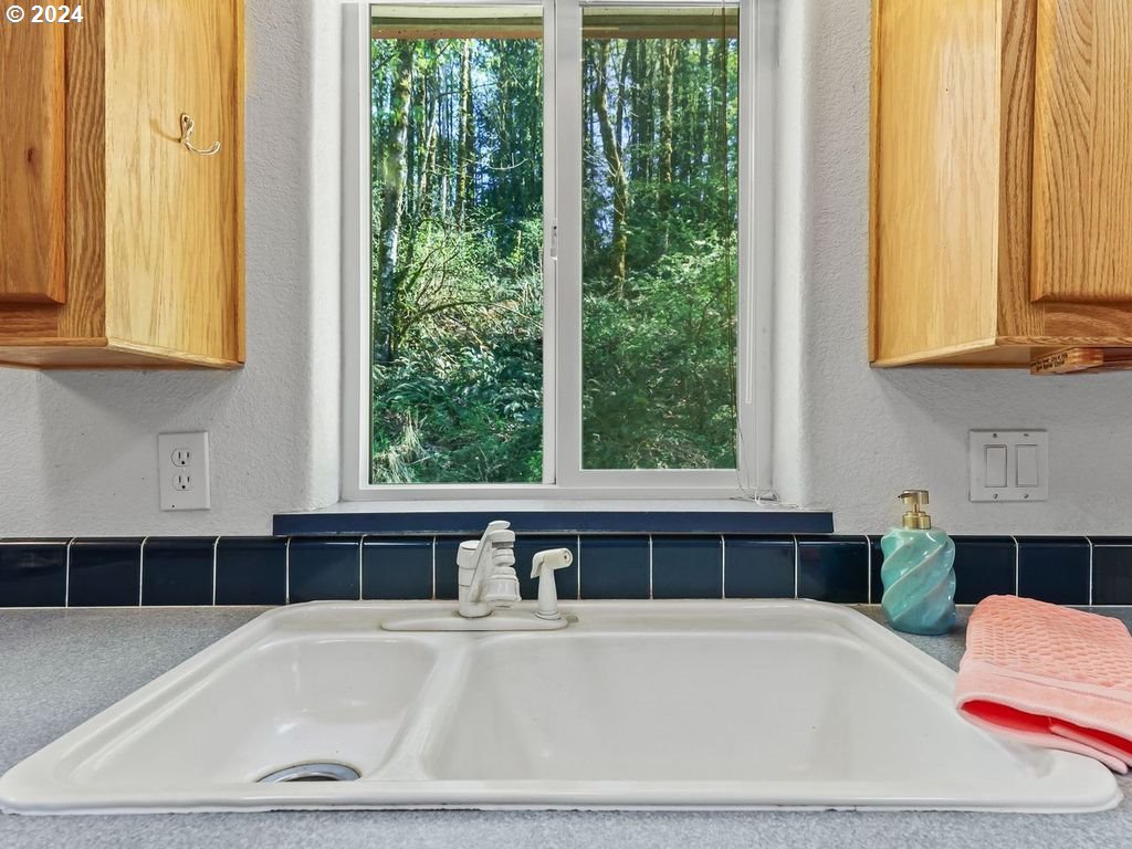 17290 South Burk Road Beavercreek, OR 97004 - Photo 15 of 45 Kitchen